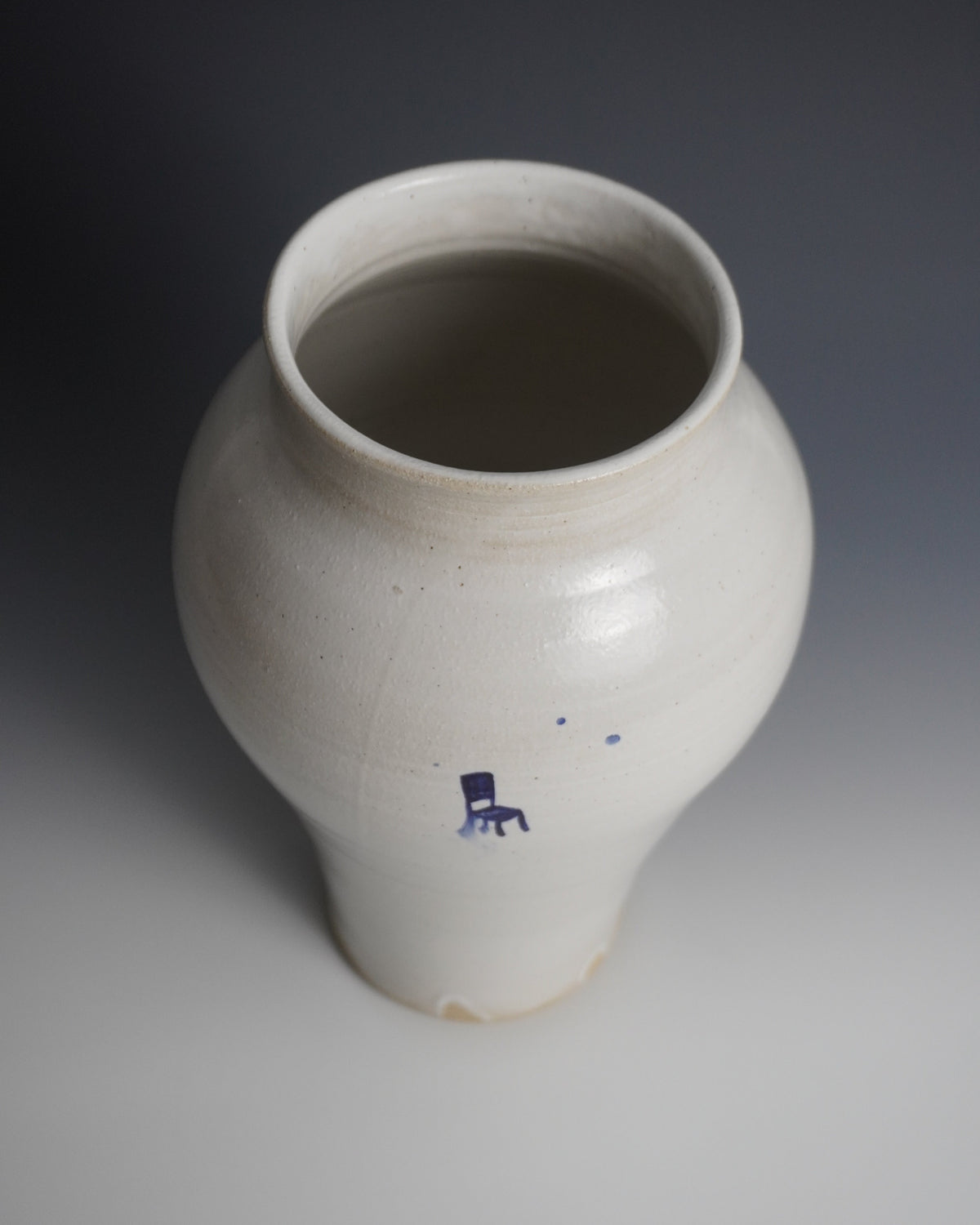 chair vase - X